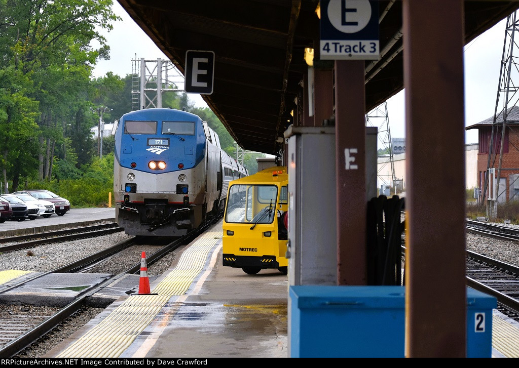 Northeast Regional Train 67 arrives at RVR